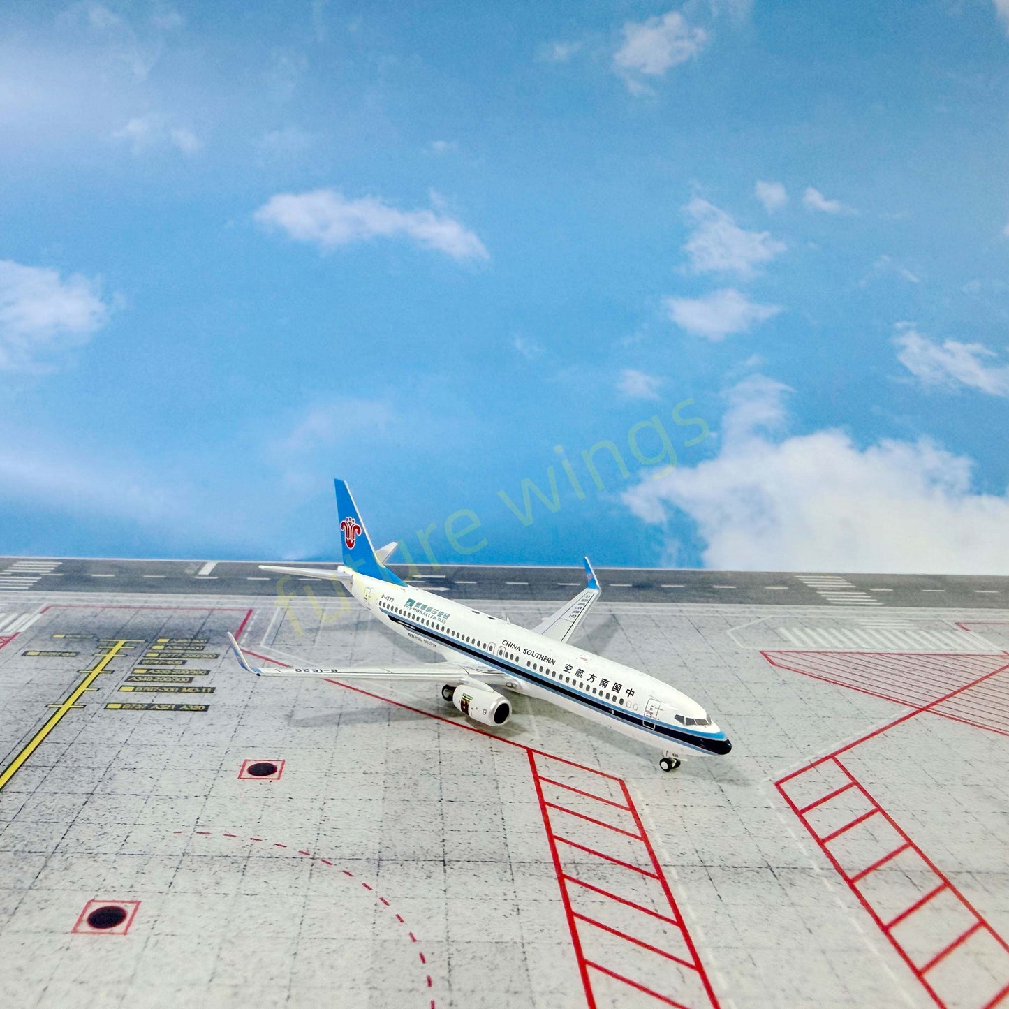 1:400 C MODEL China Southern Airlines B737-800 B-1520 B-1916 Aircraft Model+Free Tractor