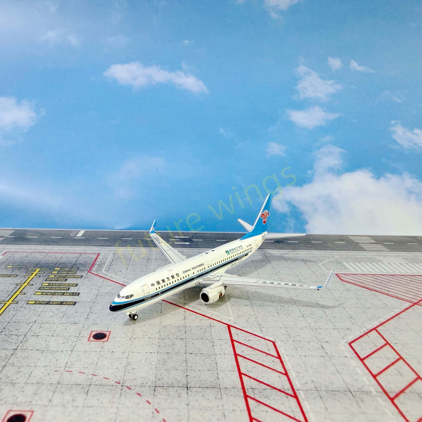 1:400 C MODEL China Southern Airlines B737-800 B-1520 B-1916 Aircraft Model+Free Tractor