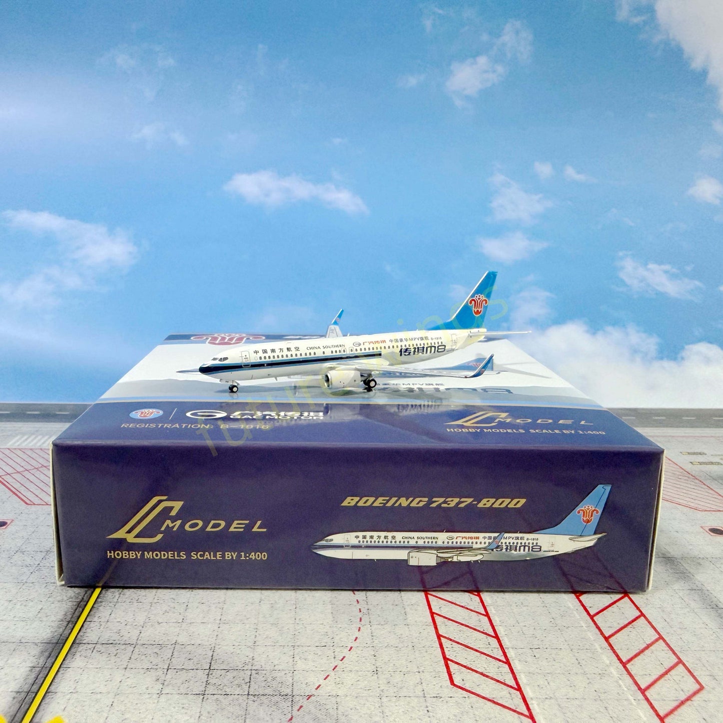 1:400 C MODEL China Southern Airlines B737-800 B-1520 B-1916 Aircraft Model+Free Tractor