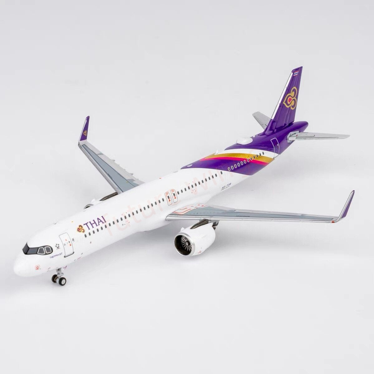 1:400 NG Models NG13150 Thai Airways A321neo HS-TOB Aircraft Model+Free Tractor
