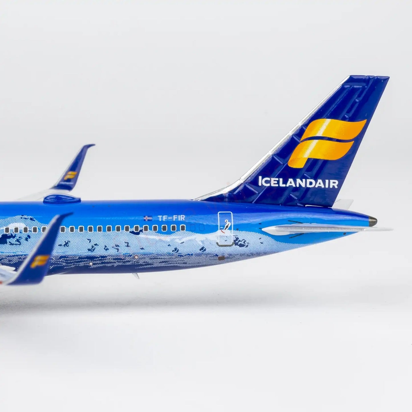 1:400 NG Models NG53212 Iceland Air B757-200 TF-FIR Aircraft Model+Free Tractor "Luxury Package"