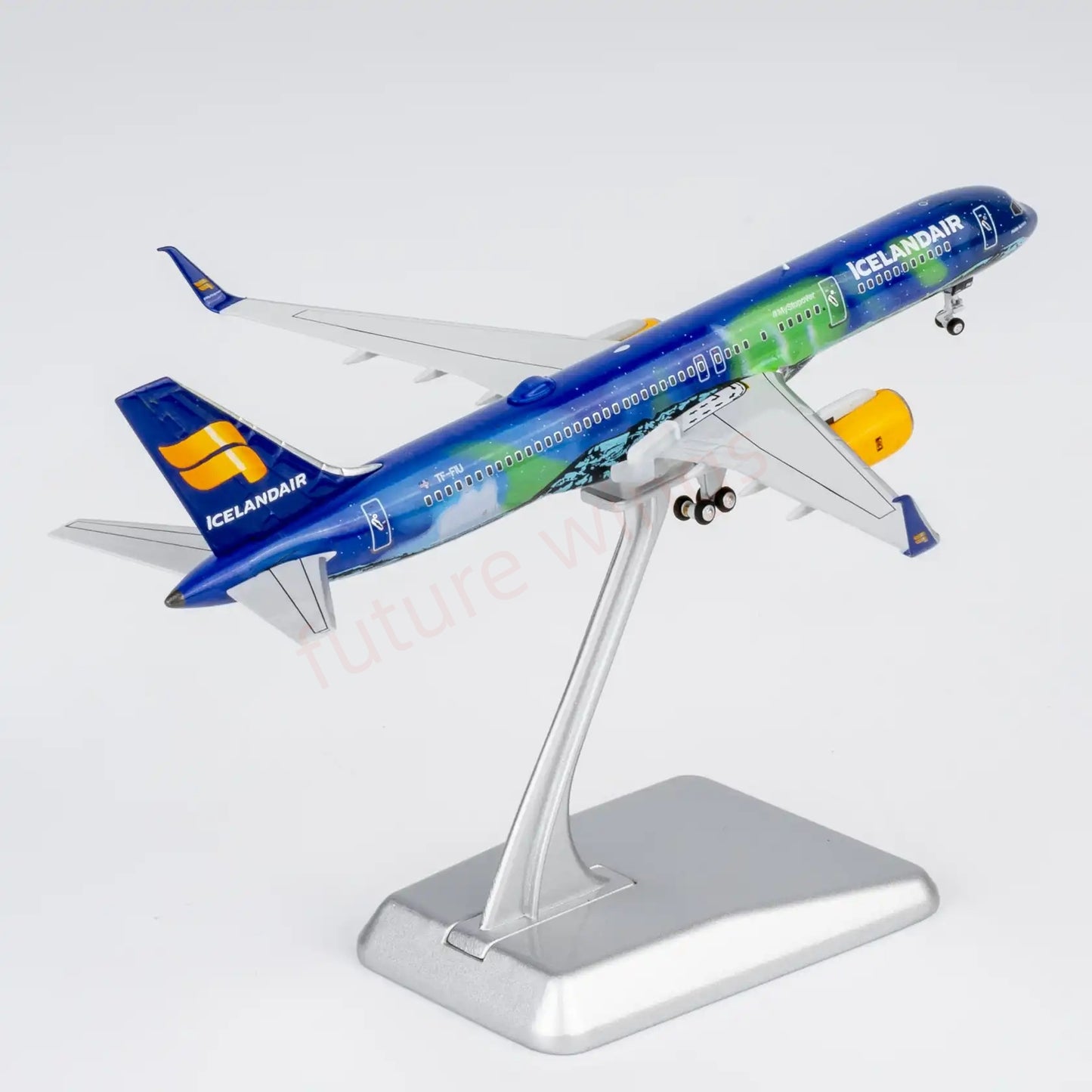 1:400 NG Models NG53211 Iceland Air B757-200 TF-FIU Aircraft Model+Free Tractor  "Luxury Package"