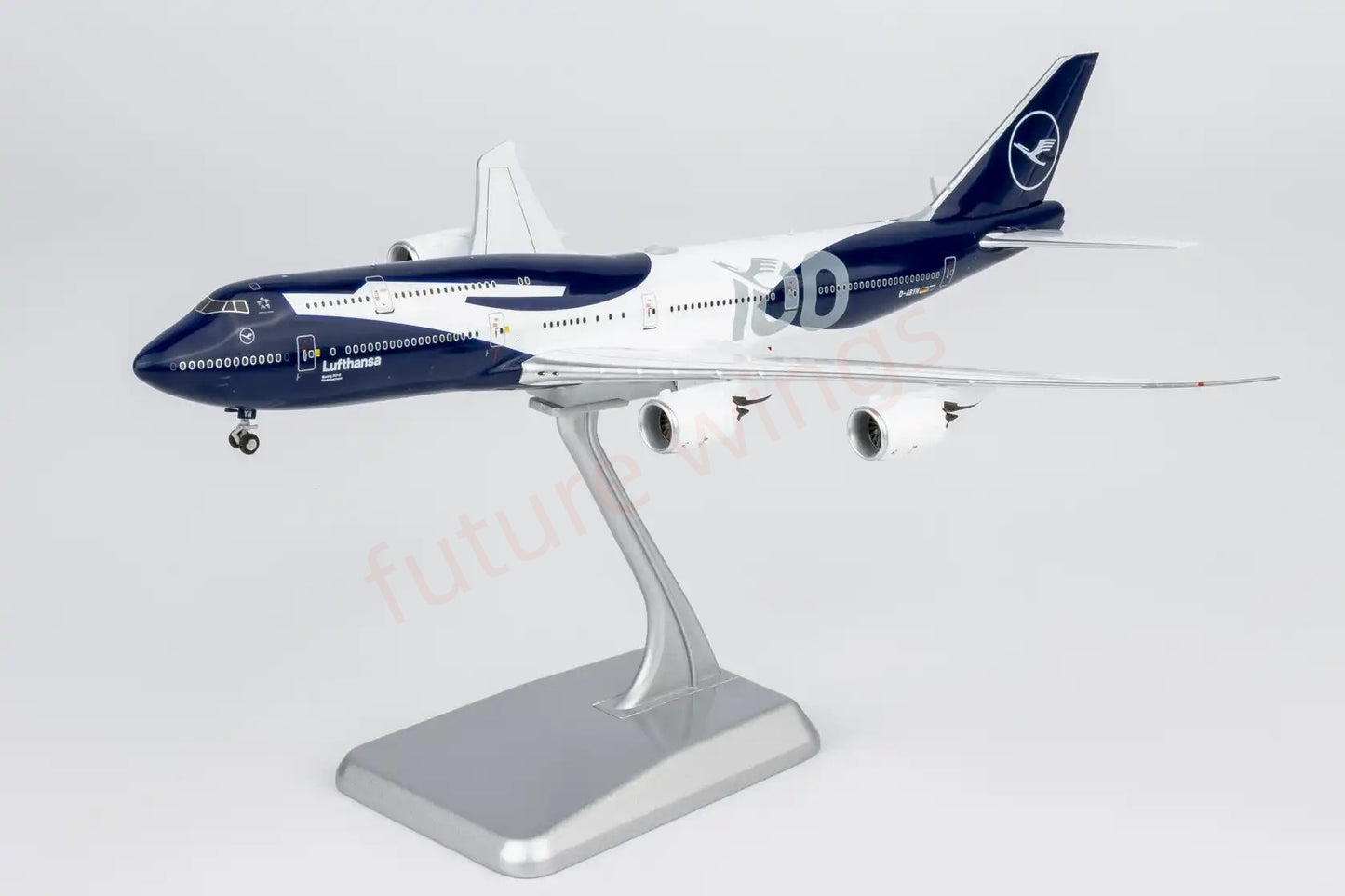 1:400 NG Models NG78045 Lufthansa Airlines B747-8i D-ABYN "Luxury Package"+Free Tractor
