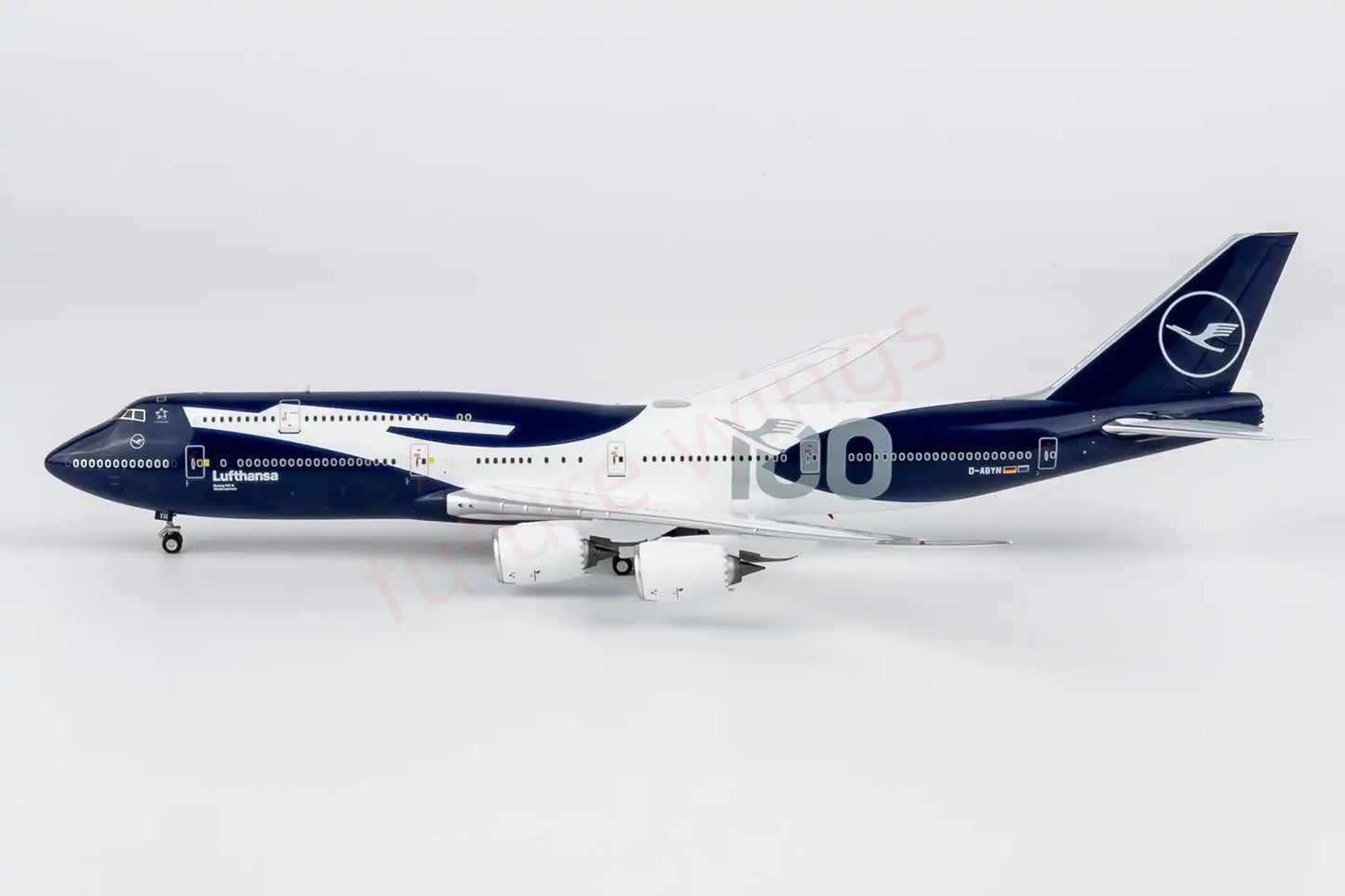 1:400 NG Models NG78045 Lufthansa Airlines B747-8i D-ABYN "Luxury Package"+Free Tractor