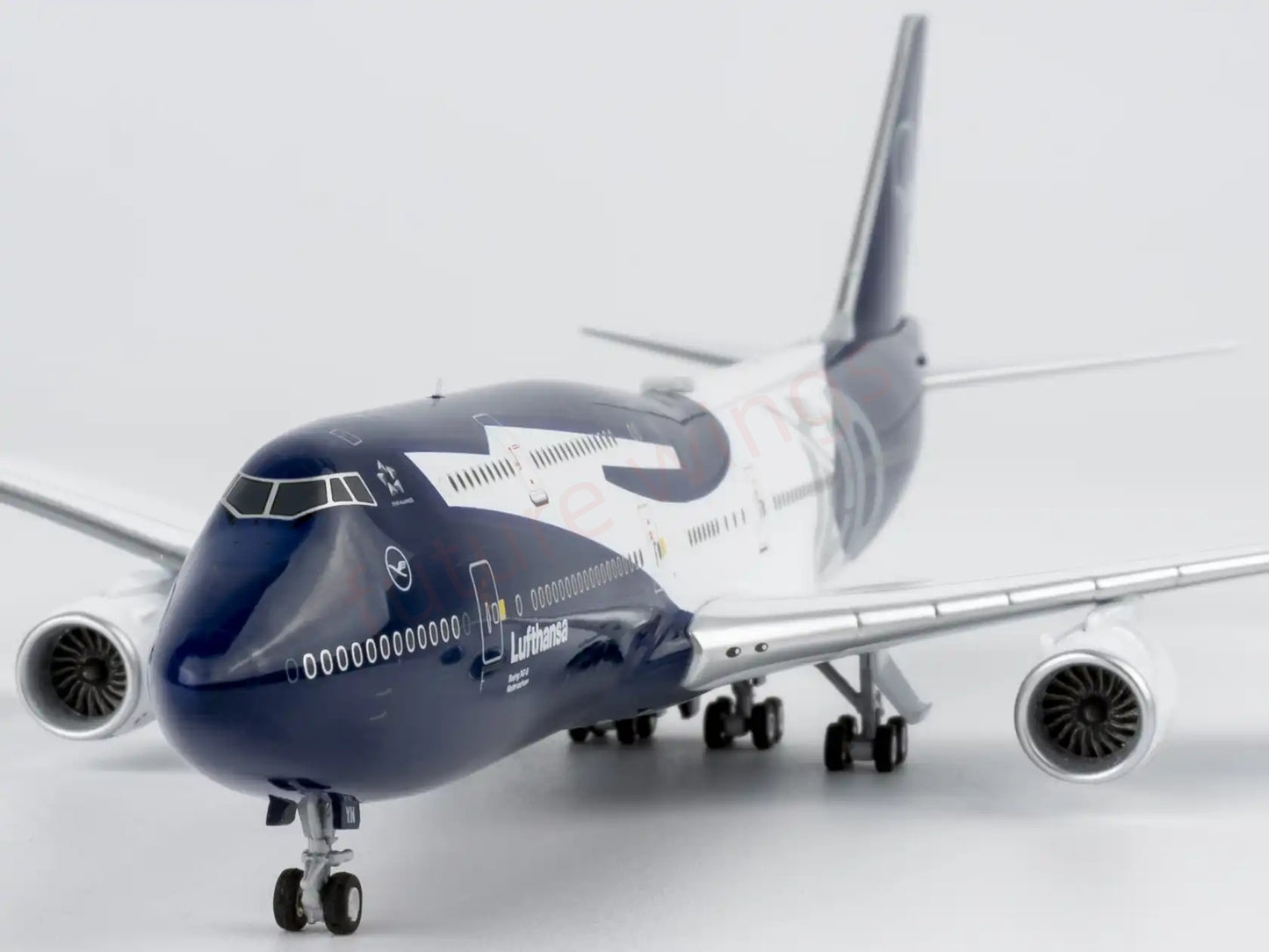 1:400 NG Models NG78046 Lufthansa Airlines B747-8i D-ABYN "100years"+Free Tractor