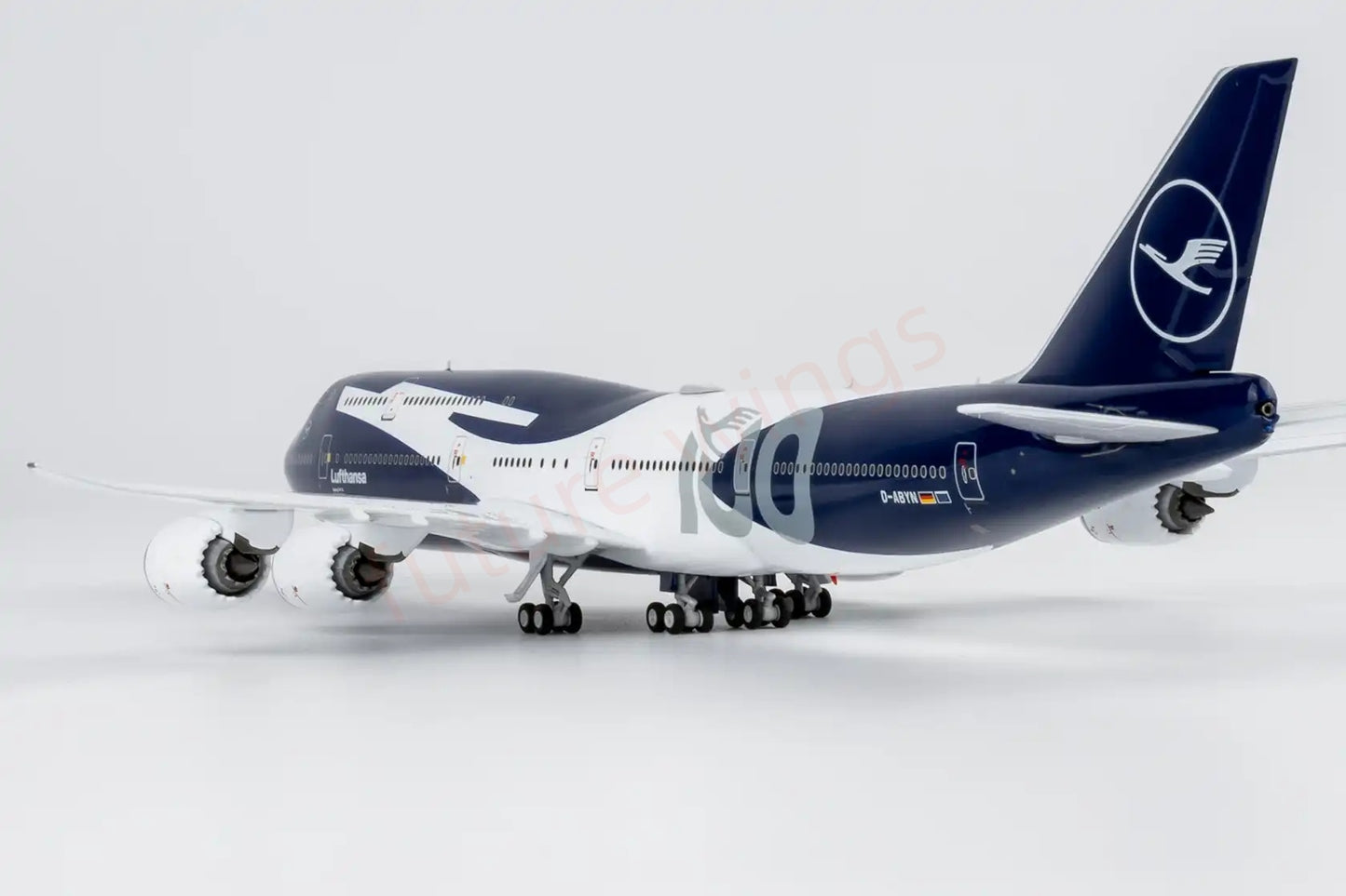 1:400 NG Models NG78045 Lufthansa Airlines B747-8i D-ABYN "Luxury Package"+Free Tractor