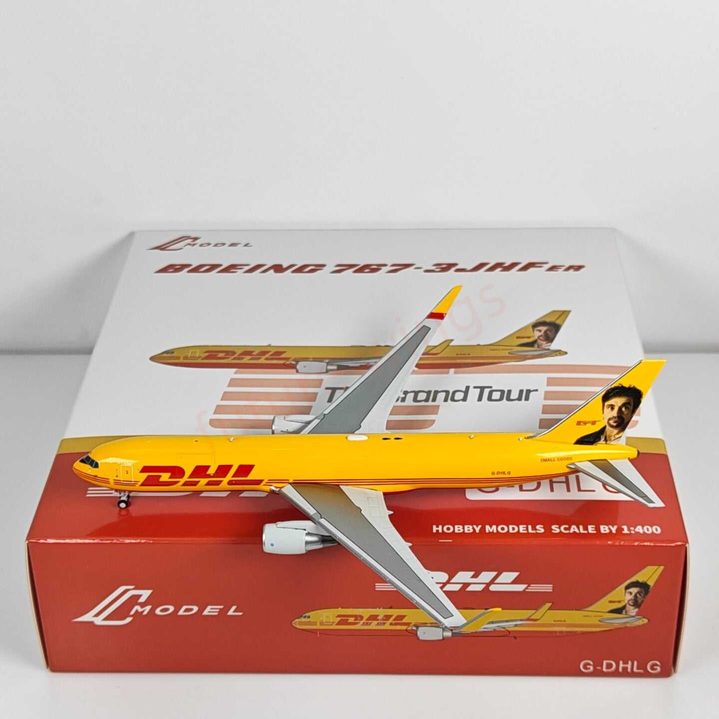 1:400 C Model DHL B767-300F G-DHLG Top Gear Aircraft Model+Free Tractor