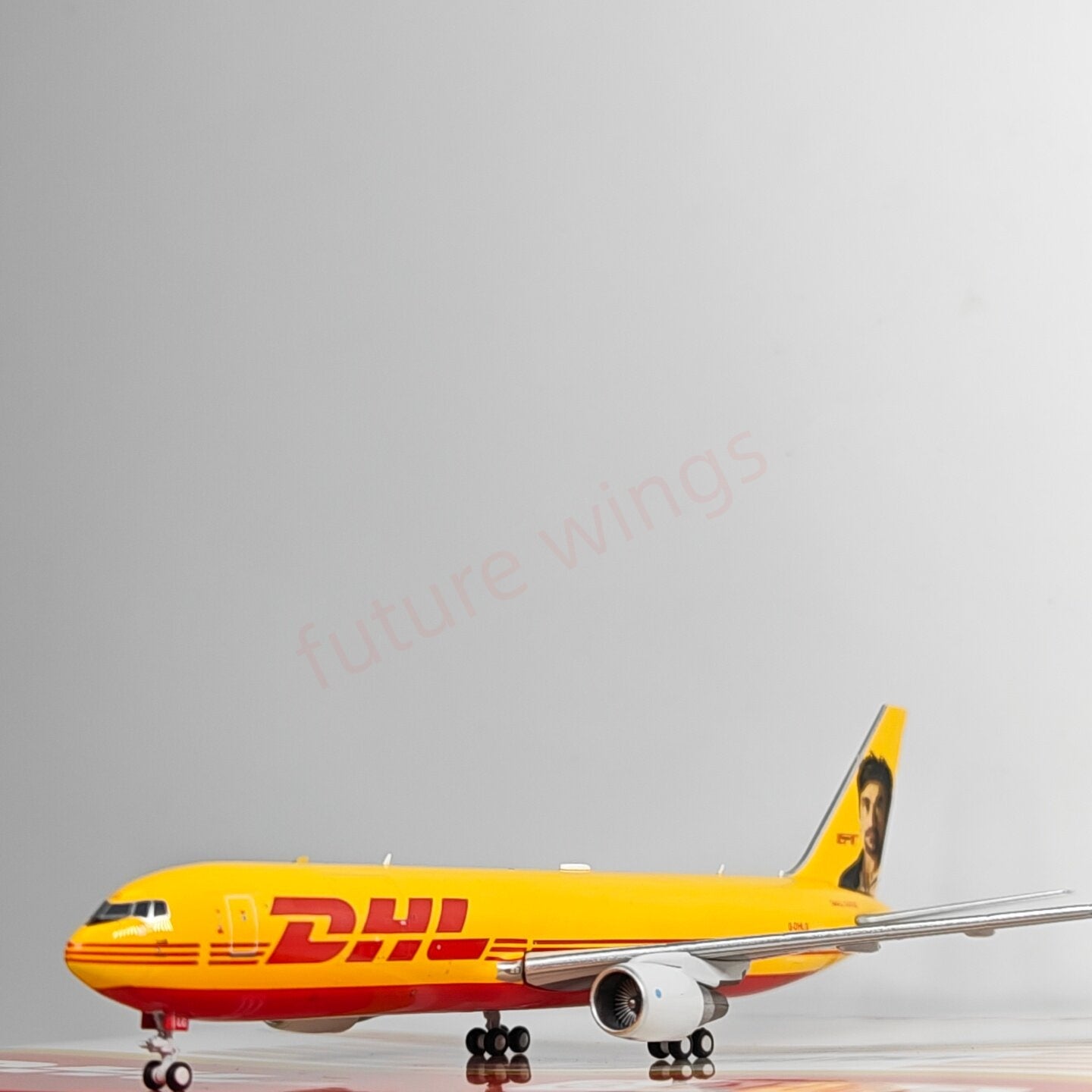 1:400 C Model DHL B767-300F G-DHLG Top Gear Aircraft Model+Free Tractor
