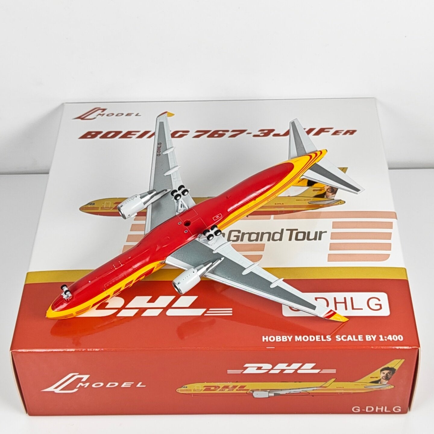 1:400 C Model DHL B767-300F G-DHLG Top Gear Aircraft Model+Free Tractor