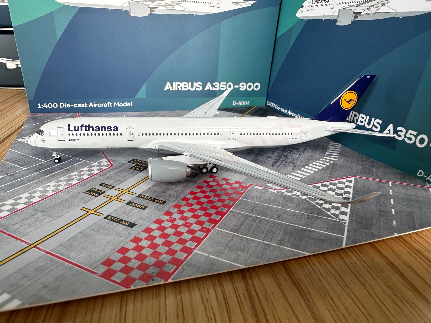 1:400 AeroPolaris Lufthansa Airlines A350-900 D-AIXH Aircraft Model+Free Tractor1:400 Aer