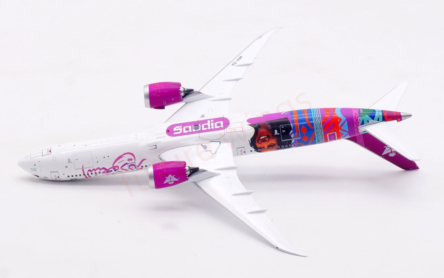 1:400 Aviation400 Saudi B787-9 HZ-ARF Aircraft Model Free Tractor +Stand