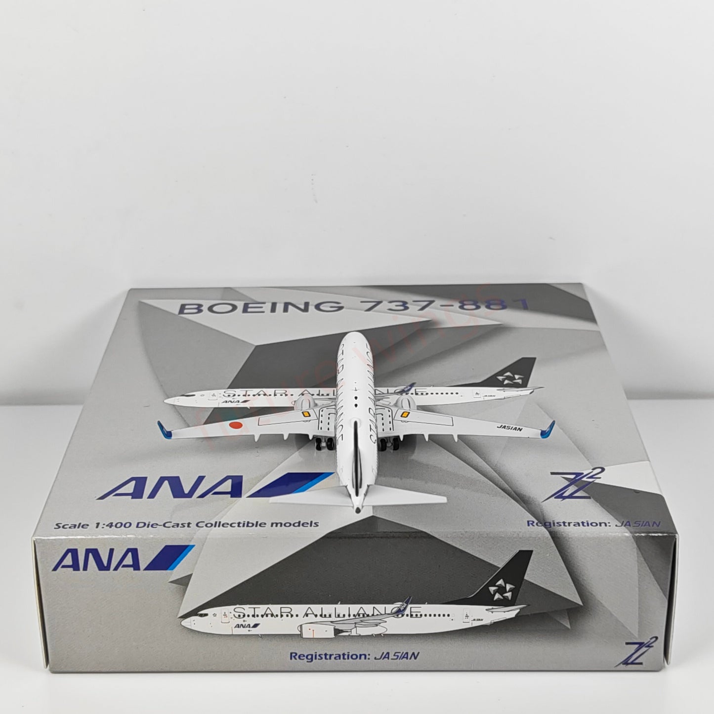 1:400 Z² Model ANA B737-800 JA51AN Aircraft Model+Free Tractor