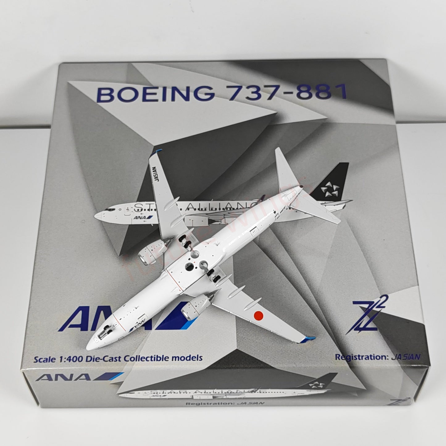 1:400 Z² Model ANA B737-800 JA51AN Aircraft Model+Free Tractor
