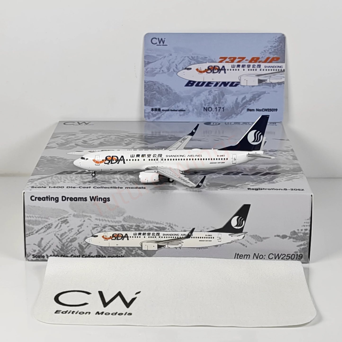1:400 CW MODEL ShangDong Airlines B737-800 B-20EZ Aircraft Model+Free Tractor