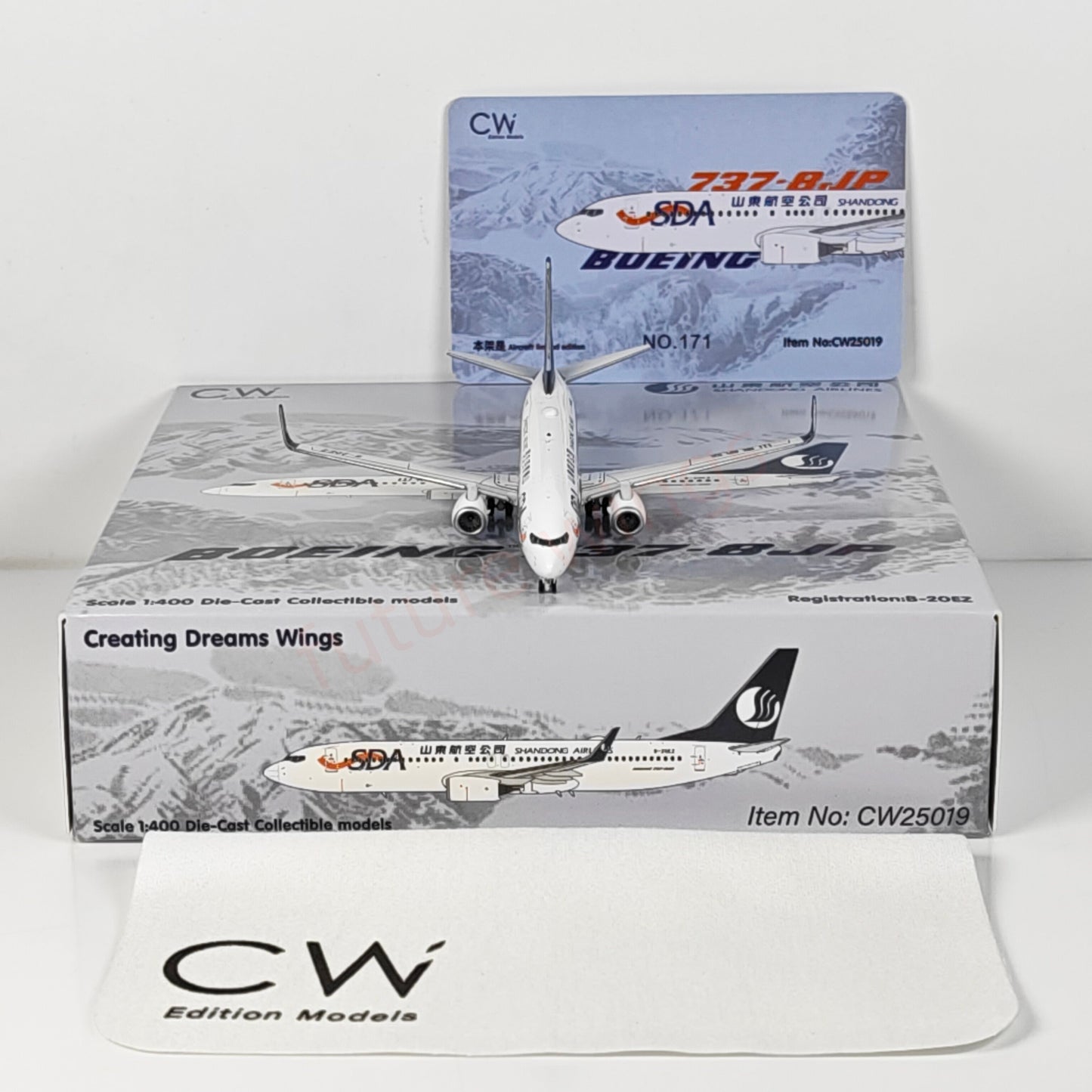1:400 CW MODEL ShangDong Airlines B737-800 B-20EZ Aircraft Model+Free Tractor