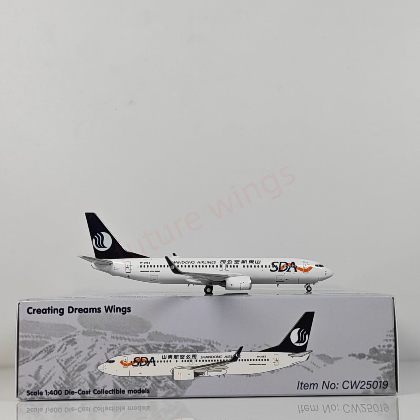 1:400 CW MODEL ShangDong Airlines B737-800 B-20EZ Aircraft Model+Free Tractor