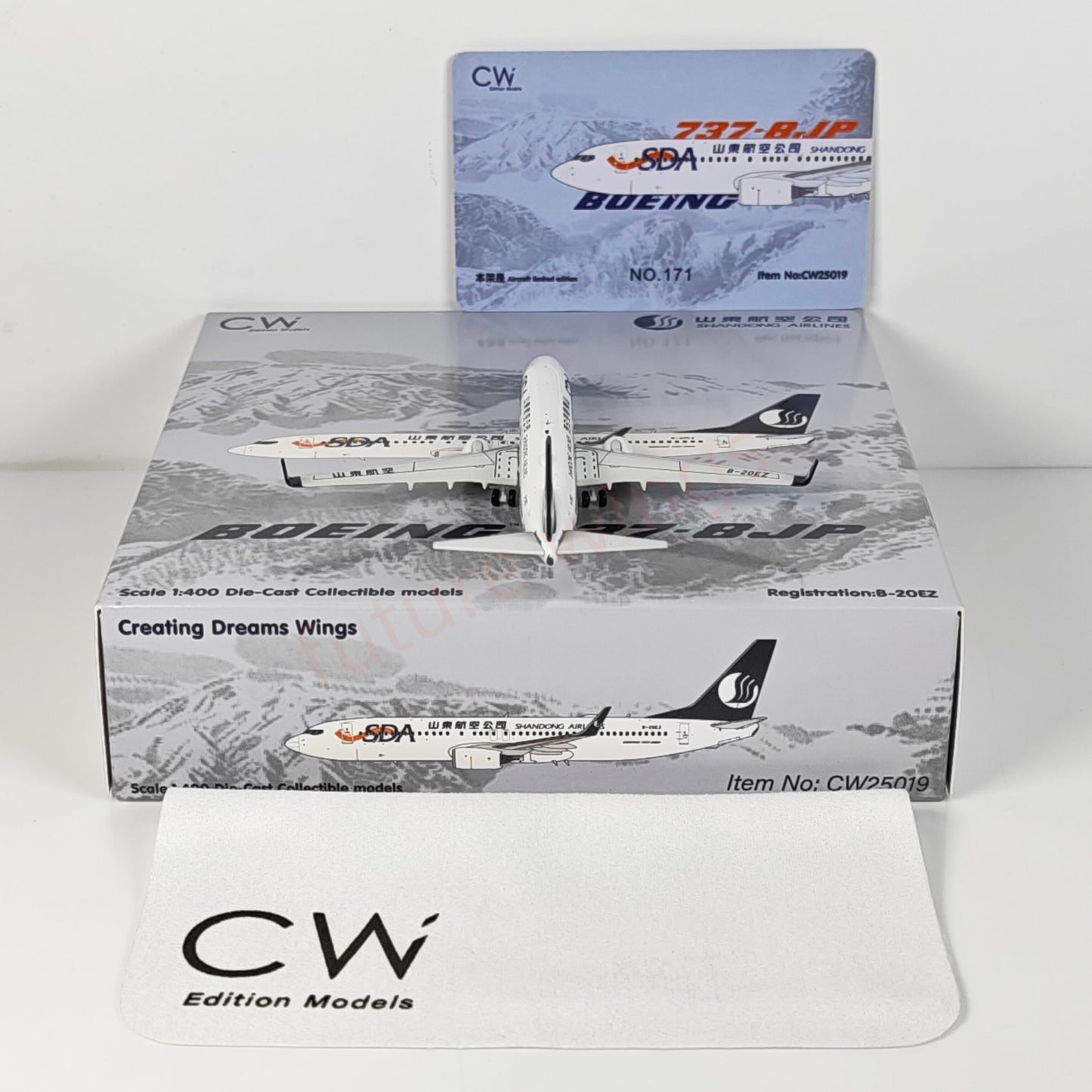 1:400 CW MODEL ShangDong Airlines B737-800 B-20EZ Aircraft Model+Free Tractor