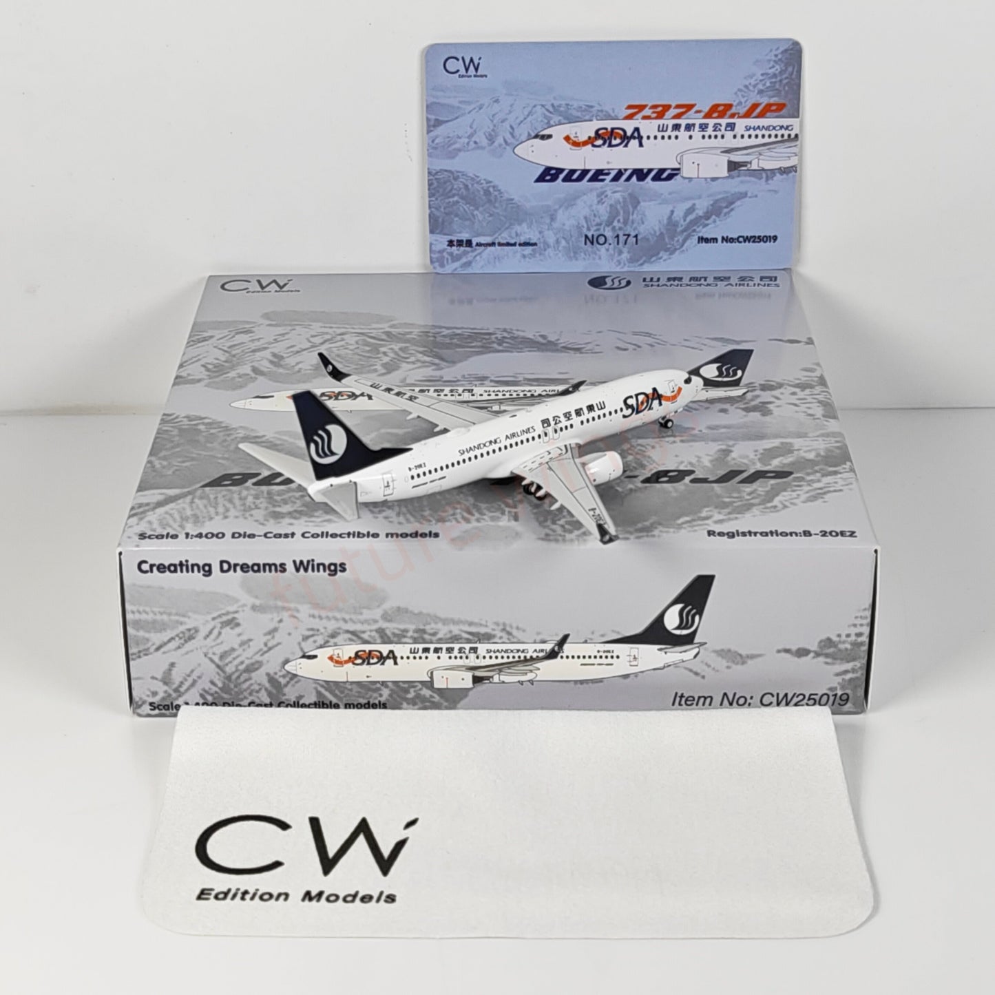 1:400 CW MODEL ShangDong Airlines B737-800 B-20EZ Aircraft Model+Free Tractor