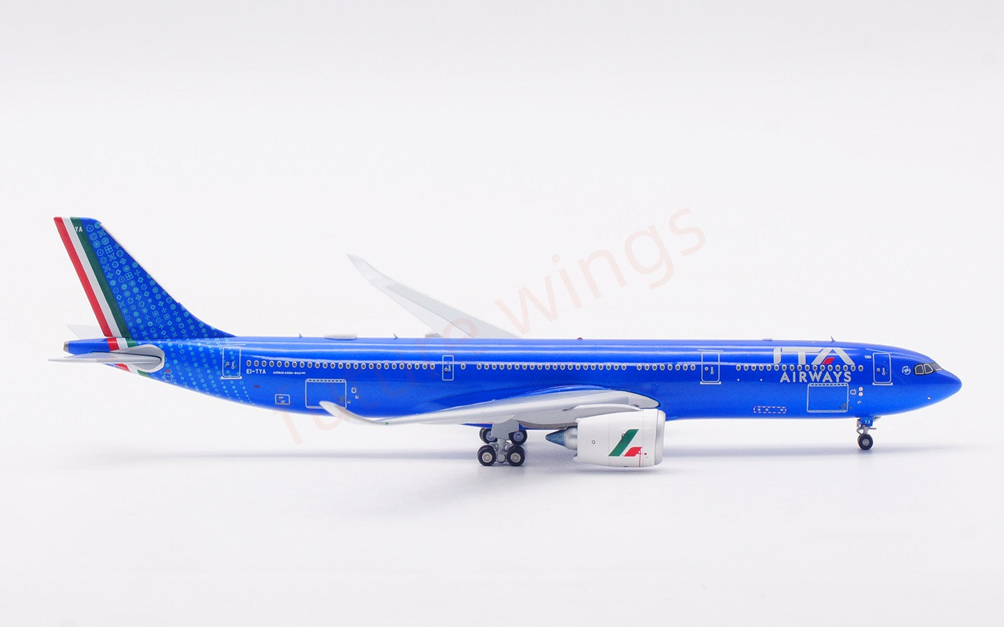 1:400 Aviation400 ITA A330-900NEO EI-TYA Aircraft Model Tractor+Stand
