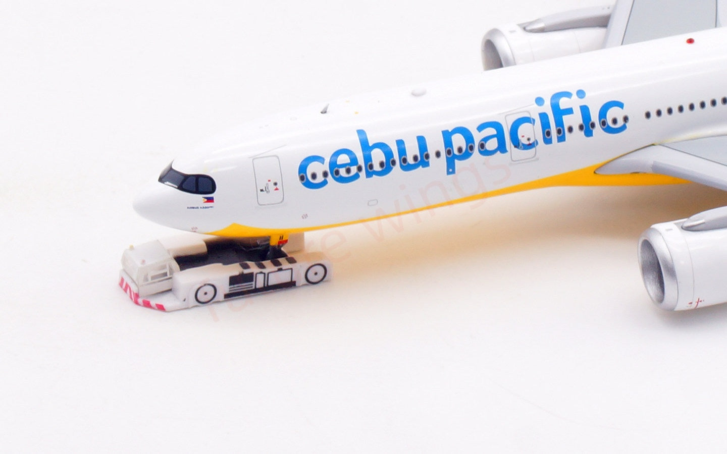 1:400 Aviation400 Cebu Pacific A330-900NEO RP-C3911 Aircraft Model Tractor+Stand