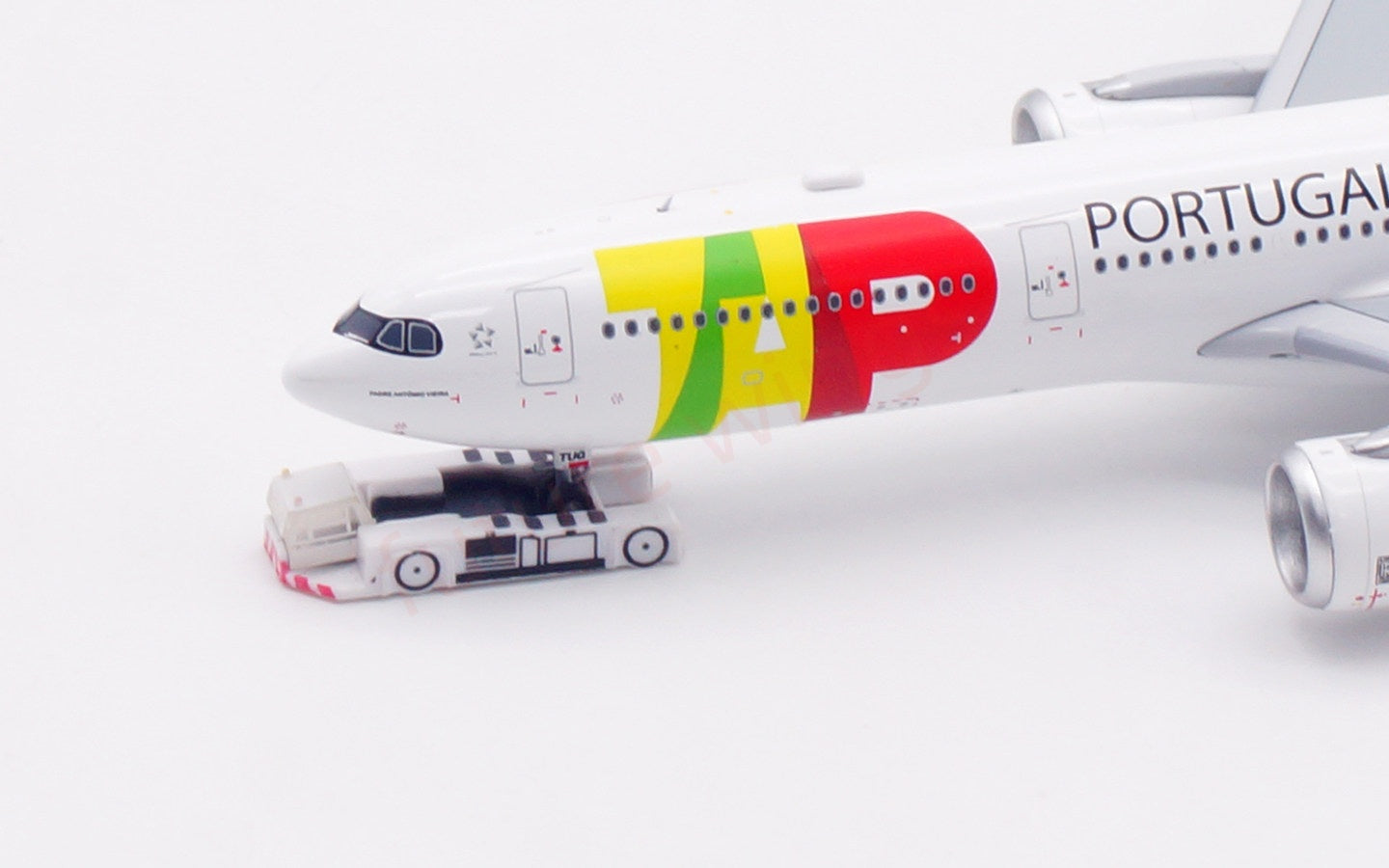 1:400 Aviation400 TAP A330-900NEO CS-TUQ Aircraft Model Tractor+Stand