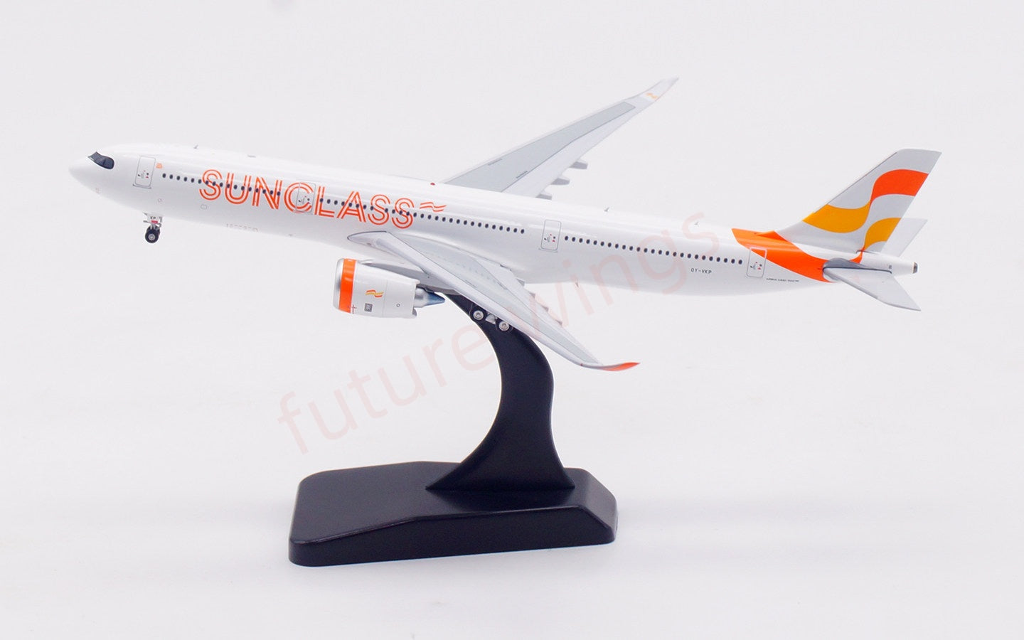 1:400 Aviation400 SunClass A330-900NEO OY-VKP Aircraft Model Tractor+Stand
