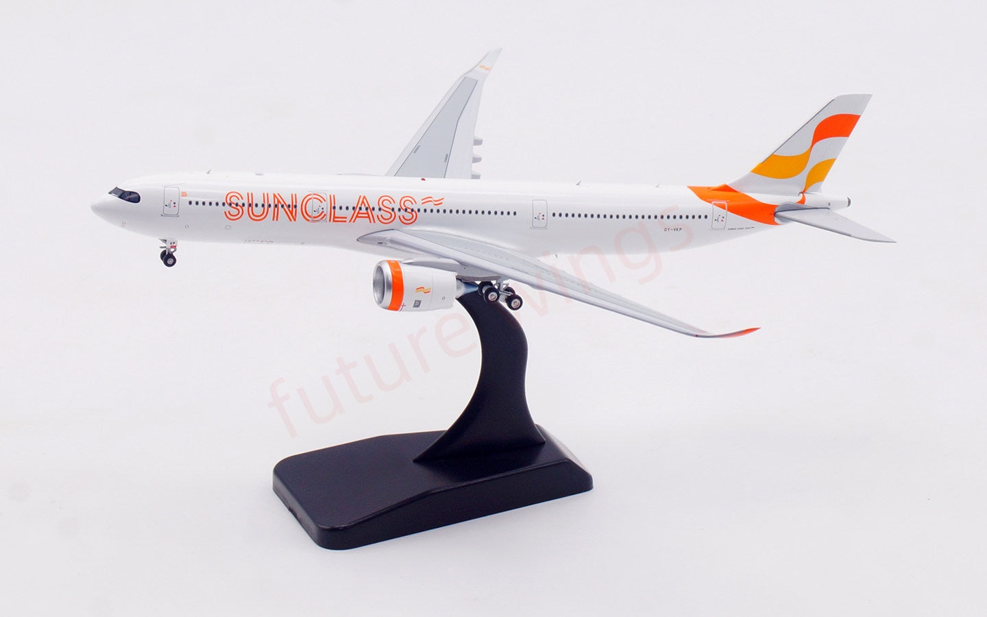 1:400 Aviation400 SunClass A330-900NEO OY-VKP Aircraft Model Tractor+Stand