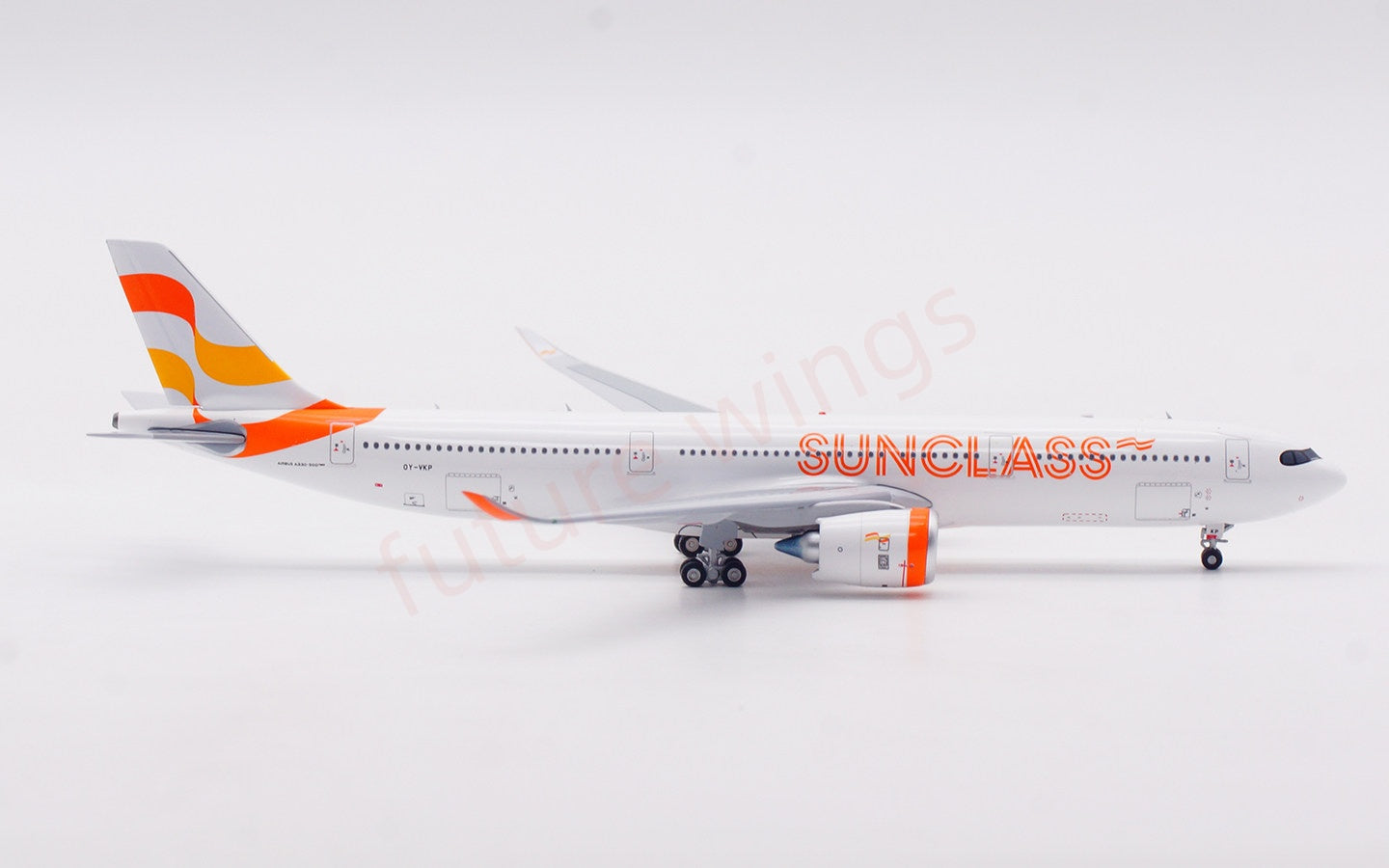 1:400 Aviation400 SunClass A330-900NEO OY-VKP Aircraft Model Tractor+Stand