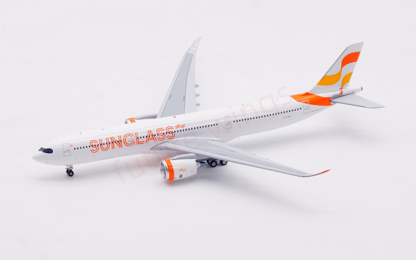 1:400 Aviation400 SunClass A330-900NEO OY-VKP Aircraft Model Tractor+Stand