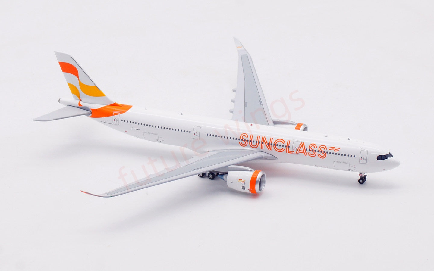 1:400 Aviation400 SunClass A330-900NEO OY-VKP Aircraft Model Tractor+Stand