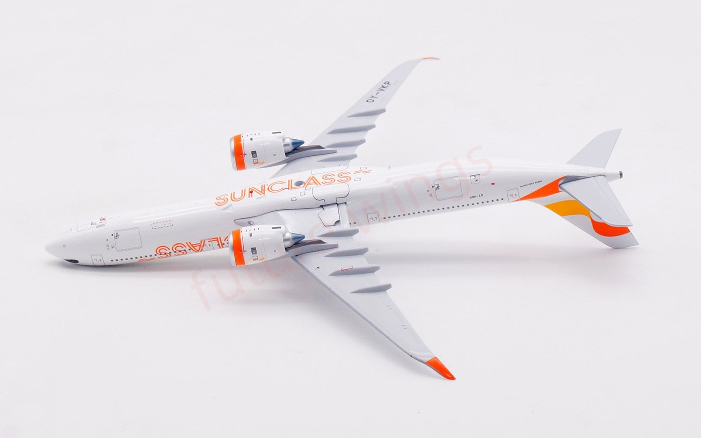1:400 Aviation400 SunClass A330-900NEO OY-VKP Aircraft Model Tractor+Stand