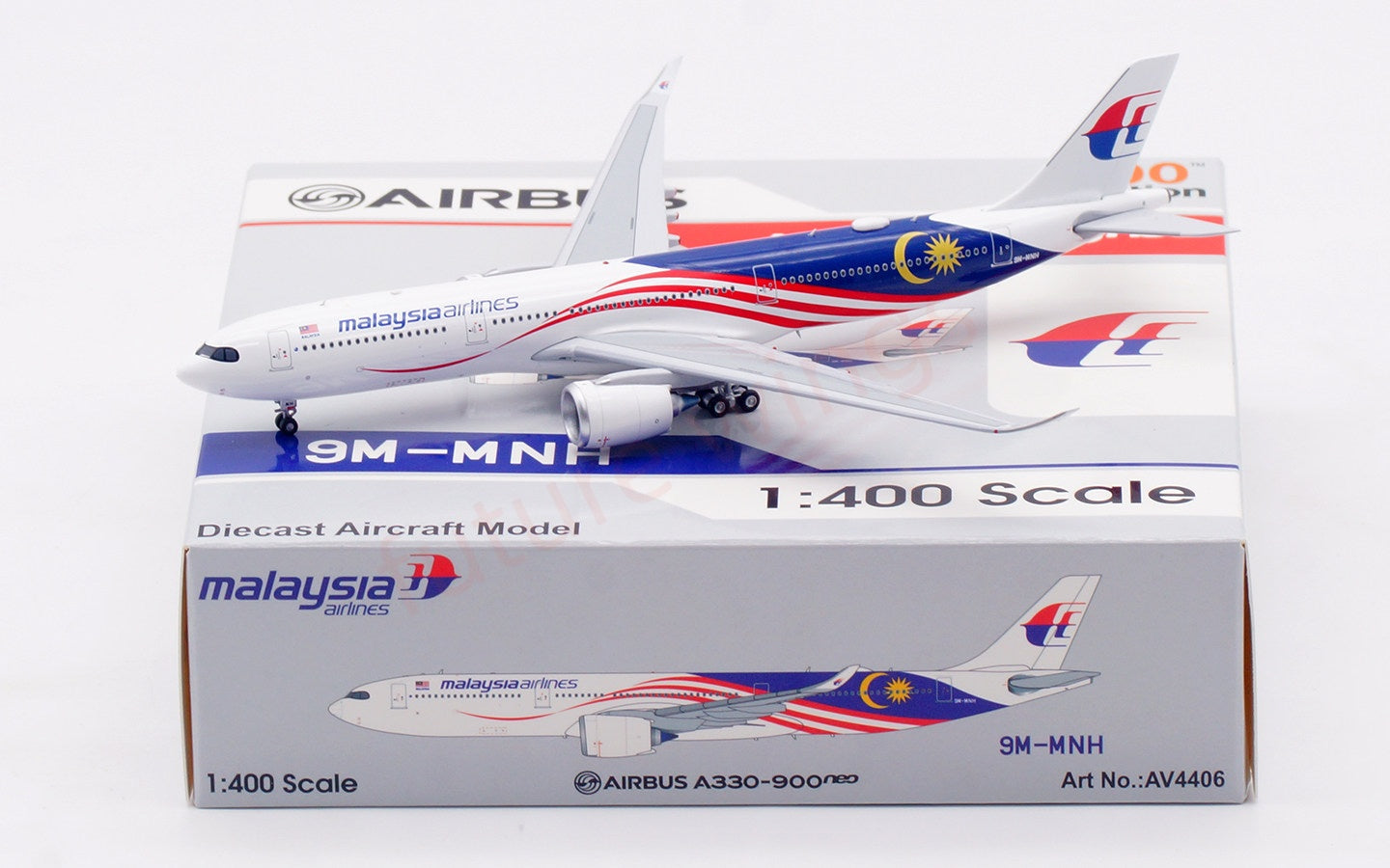 1:400 Aviation400 Malaysia Airlines A330-900NEO 9M-MNH Aircraft Model +Free Tractor and Stand