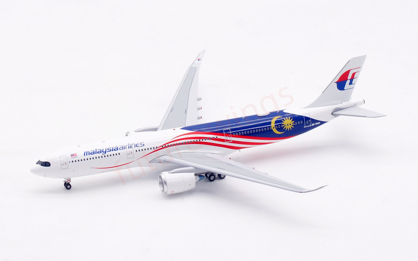 1:400 Aviation400 Malaysia Airlines A330-900NEO 9M-MNH Aircraft Model +Free Tractor and Stand