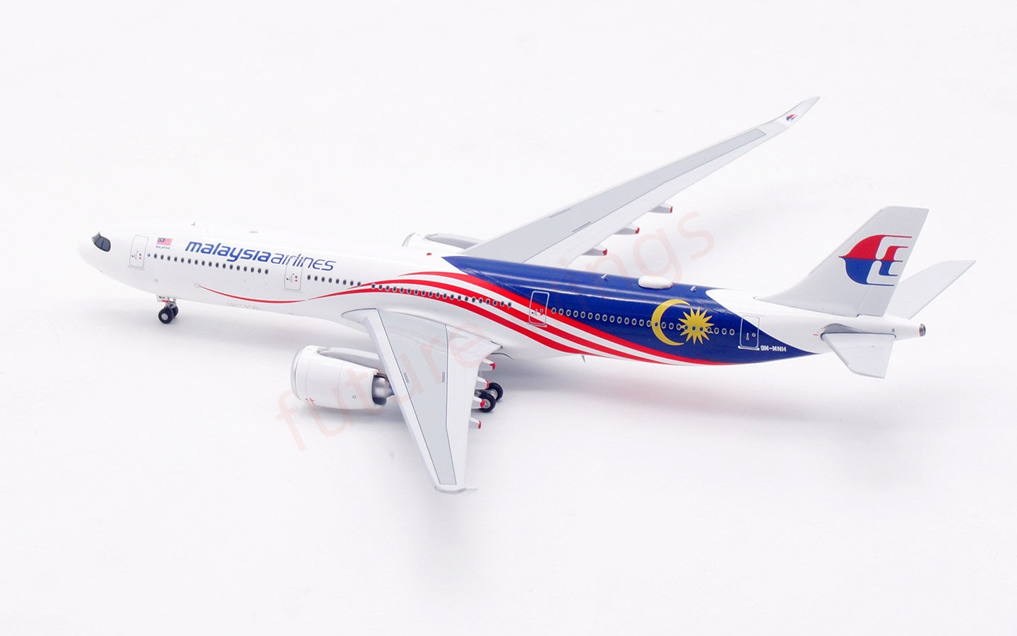 1:400 Aviation400 Malaysia Airlines A330-900NEO 9M-MNH Aircraft Model +Free Tractor and Stand