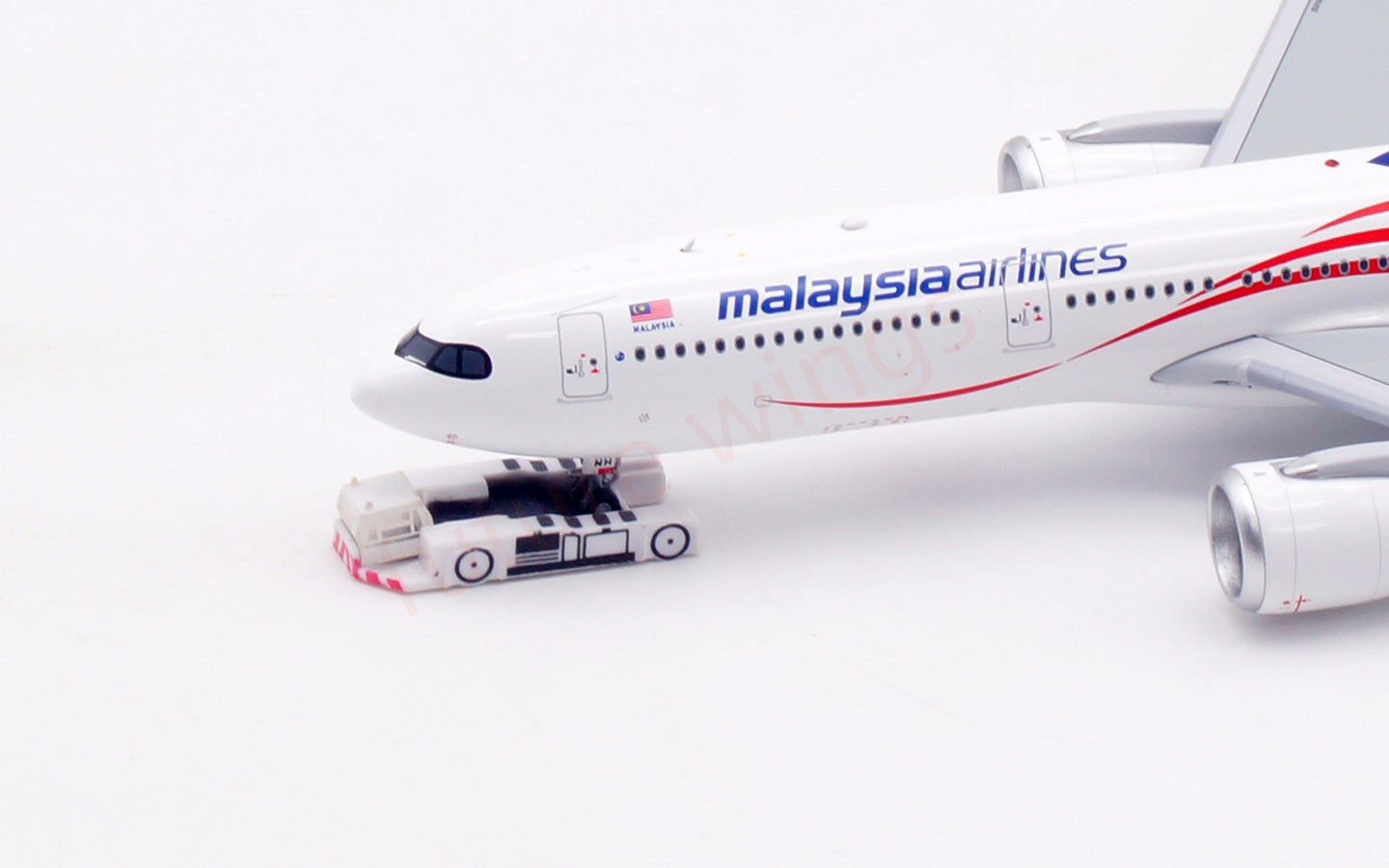 1:400 Aviation400 Malaysia Airlines A330-900NEO 9M-MNH Aircraft Model +Free Tractor and Stand
