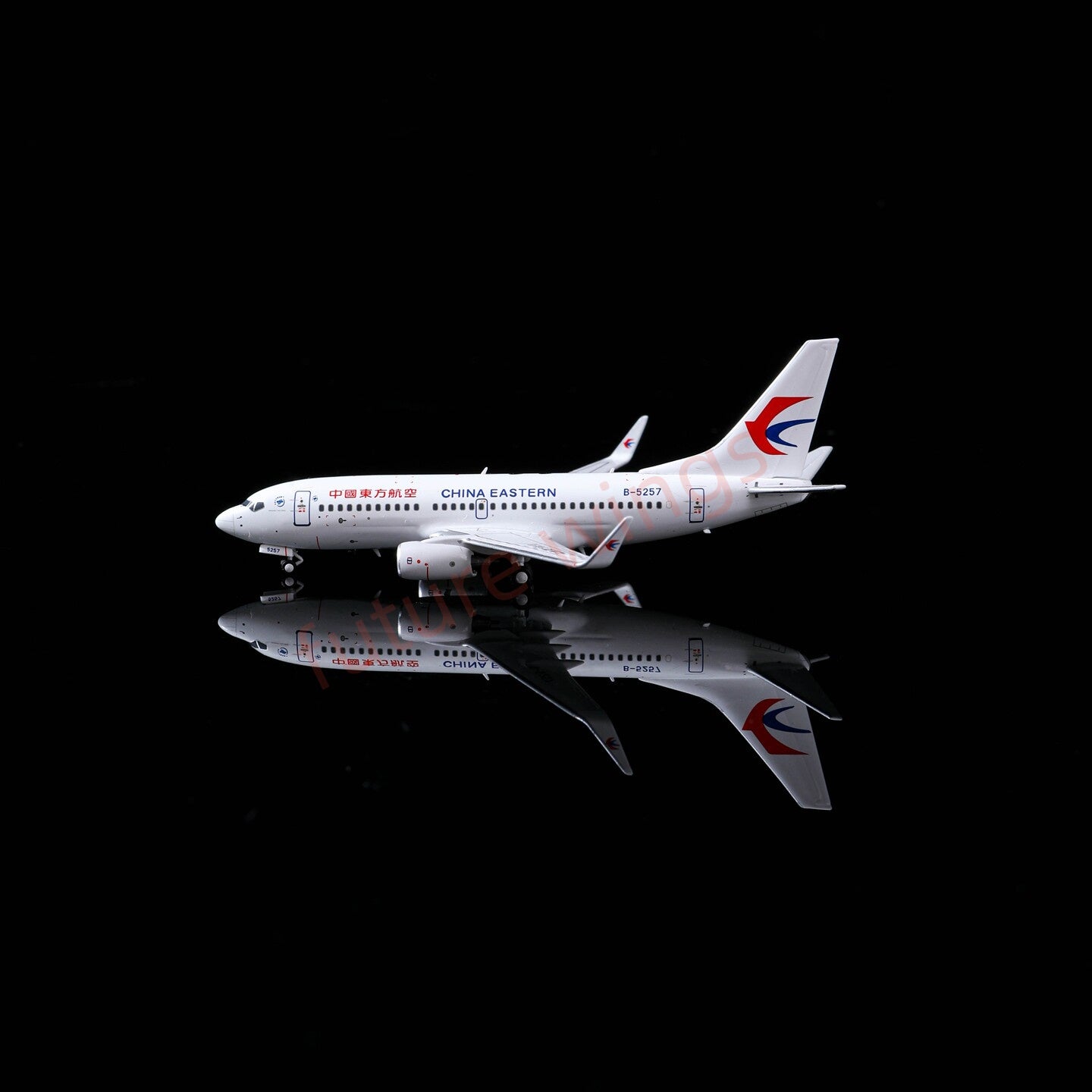 1:400 AeroPolaris China Eastern Airlines B737-700 B-5257 Aircraft Model+Free Tractor