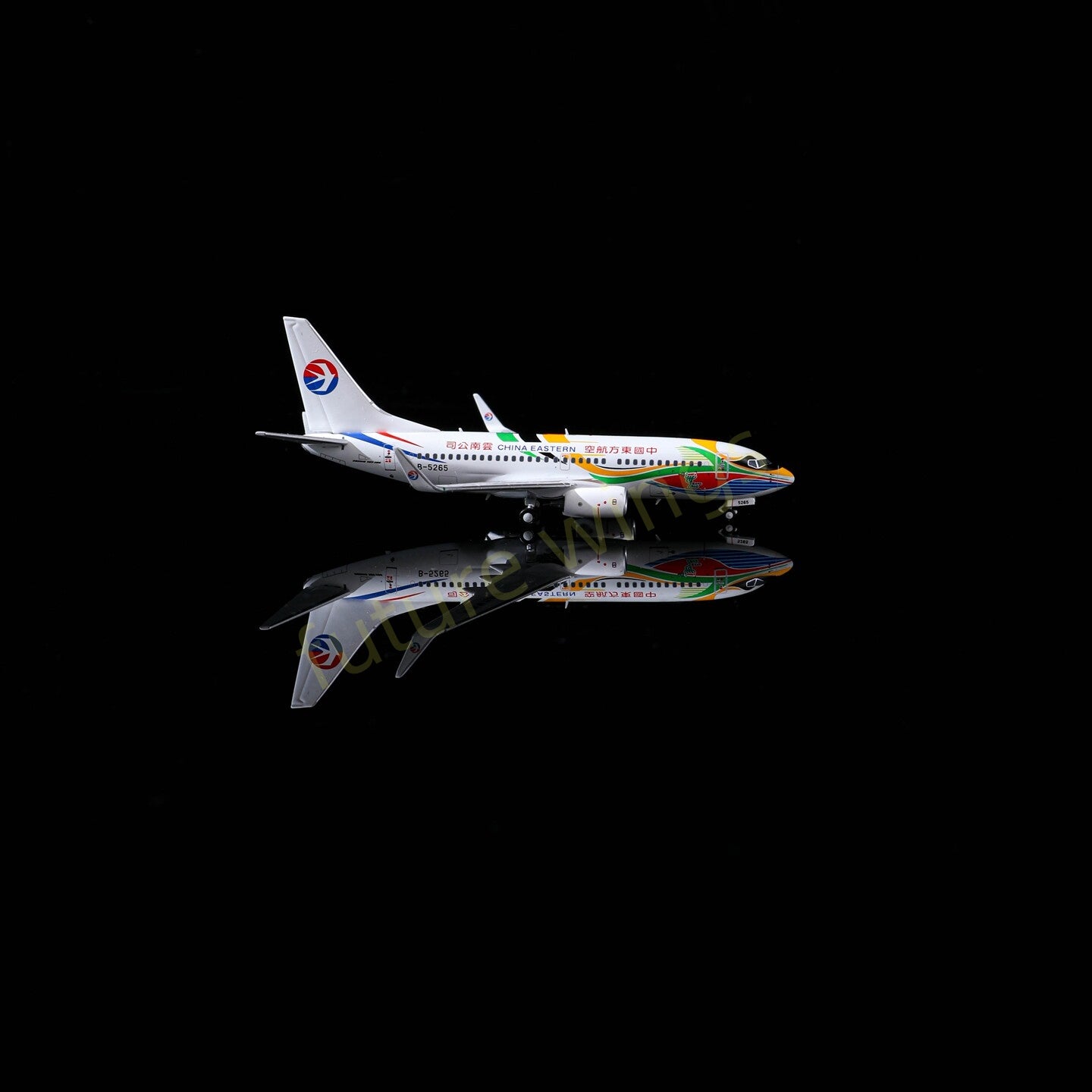 1:400 AeroPolaris China Eastern Airlines B737-700 B-5265 Aircraft Model+Free Tractor
