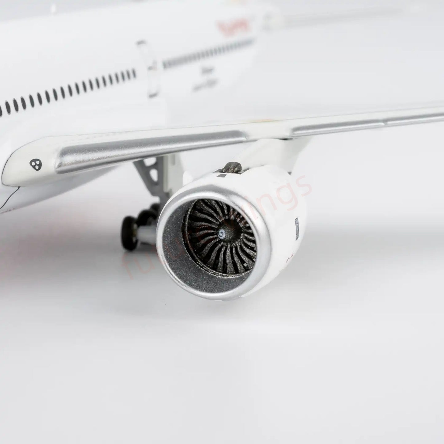 1:400 NG Models NG57035 Ethiopian Airlines A350-1000 ET-BAZ Aircraft Model+Free Tractor
