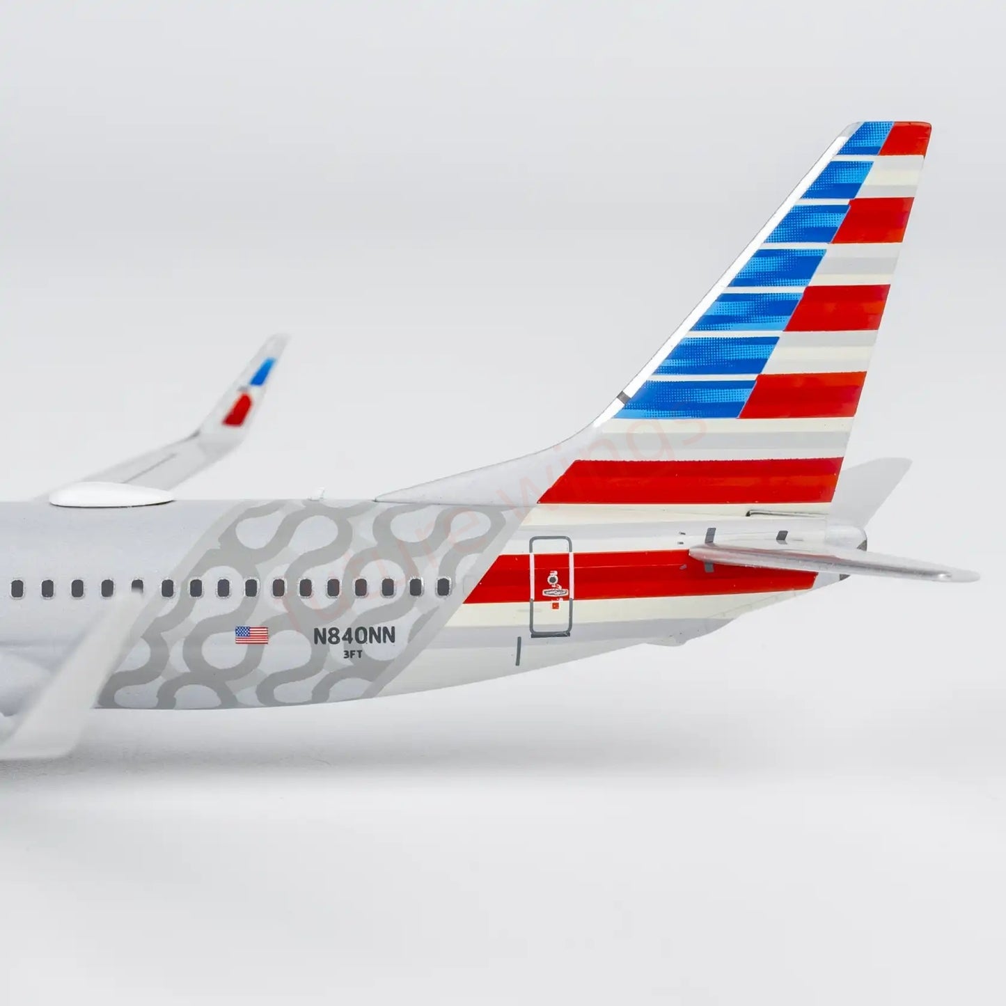 1:400 NG Models NG58259 American Airlines B737-800 N883NN Aircraft Model+Free Tractor