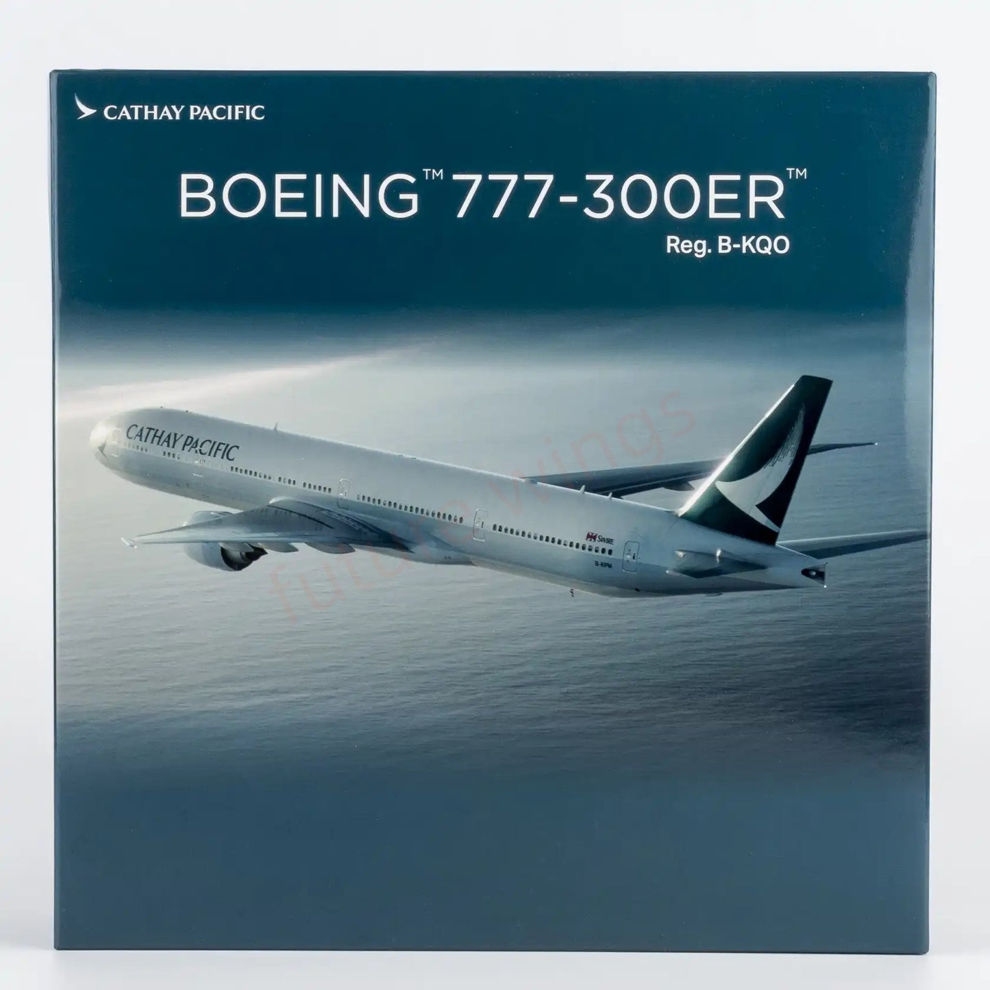 1:400 NG Models NG73105 Cathay Pacific B777-300ER B-KQO Aircraft Model+Free Tractor