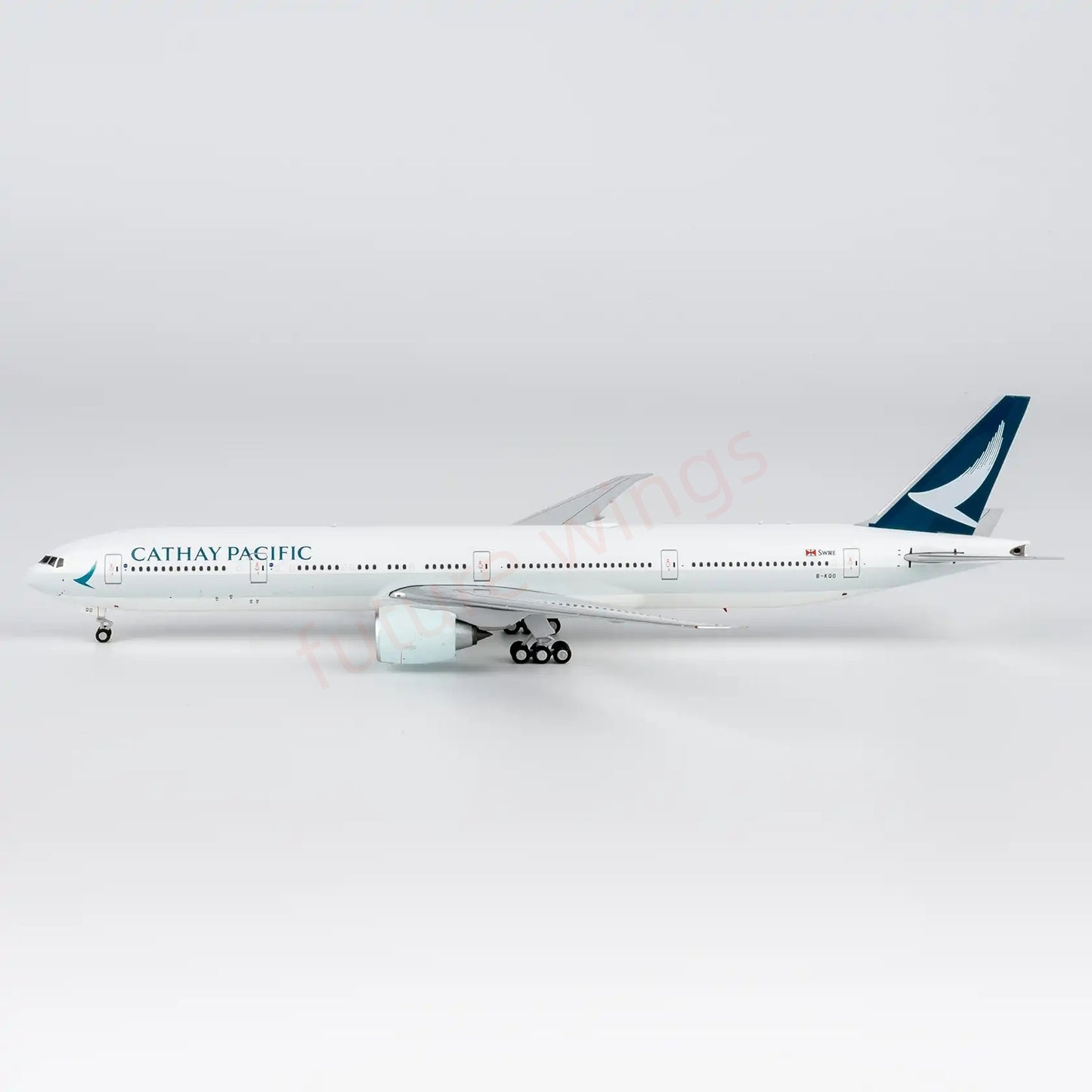 1:400 NG Models NG73105 Cathay Pacific B777-300ER B-KQO Aircraft Model+Free Tractor
