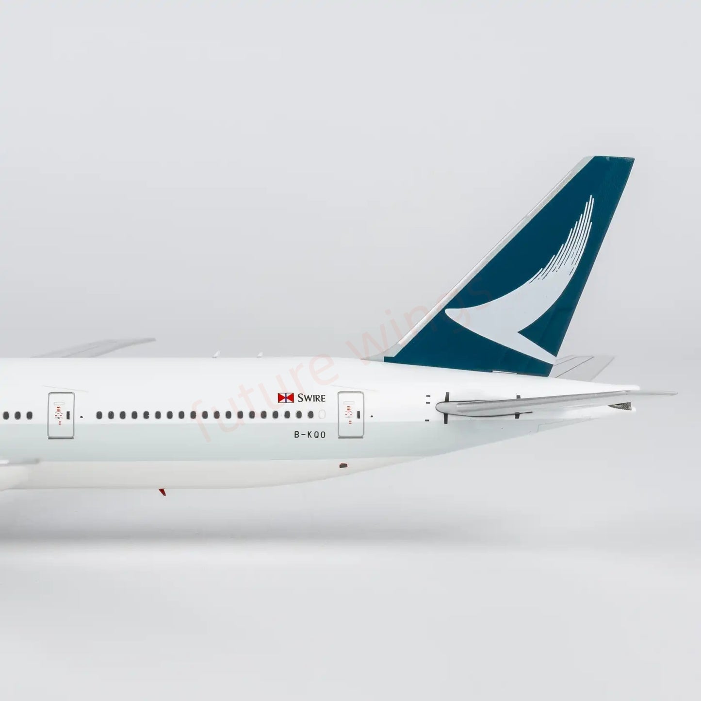 1:400 NG Models NG73105 Cathay Pacific B777-300ER B-KQO Aircraft Model+Free Tractor
