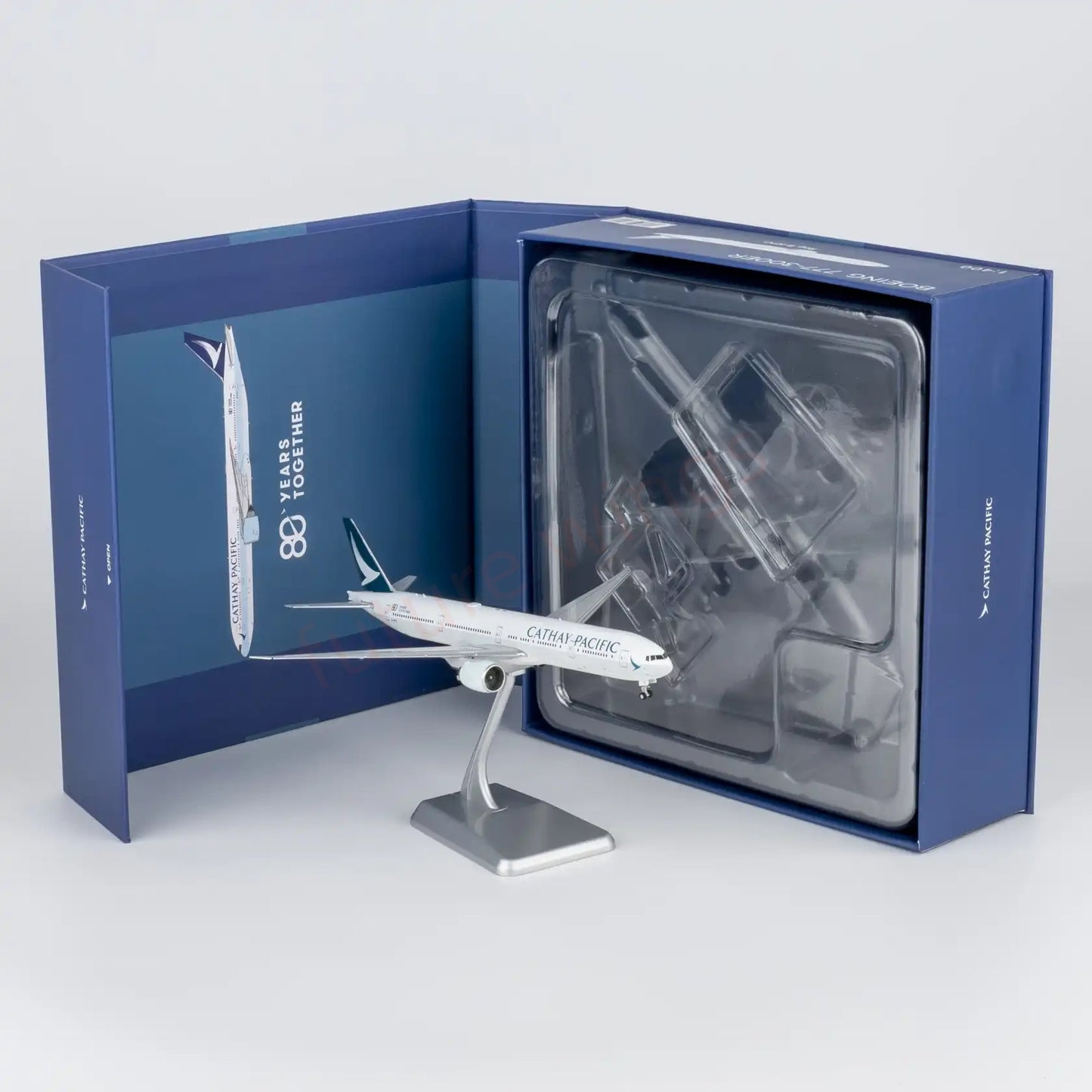 1:400 NG Models NG73107 Cathay Pacific B777-300ER B-KQO "80years" "Luxury Package" Aircraft Model+Free Tractor