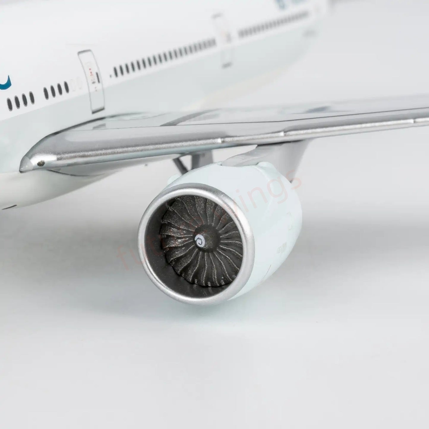1:400 NG Models NG73108 Cathay Pacific B777-300ER B-KQO "80years" Aircraft Model+Free Tractor