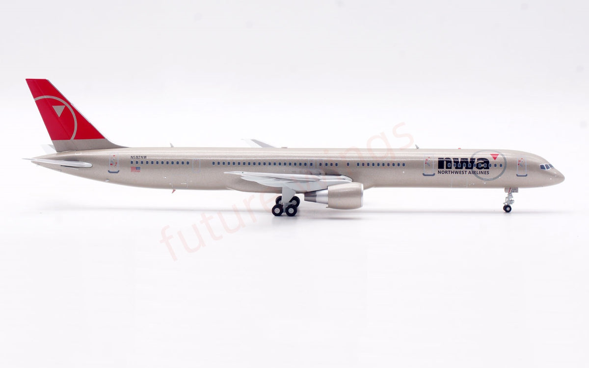 1:200 B-Models(InFlight200) Northwest Airlines B757-300 N592NW Diecast Aircraft Model