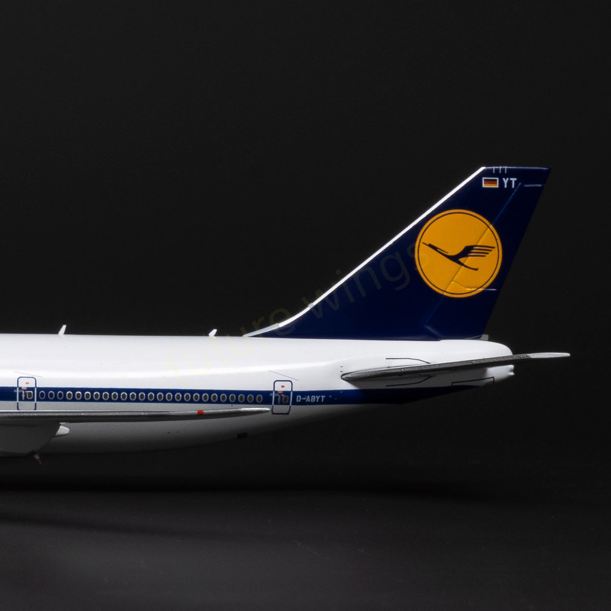 1:400 YY Wings Lufthansa Airlines B747-8 D-ABYT Aircraft Model+Free Tractor