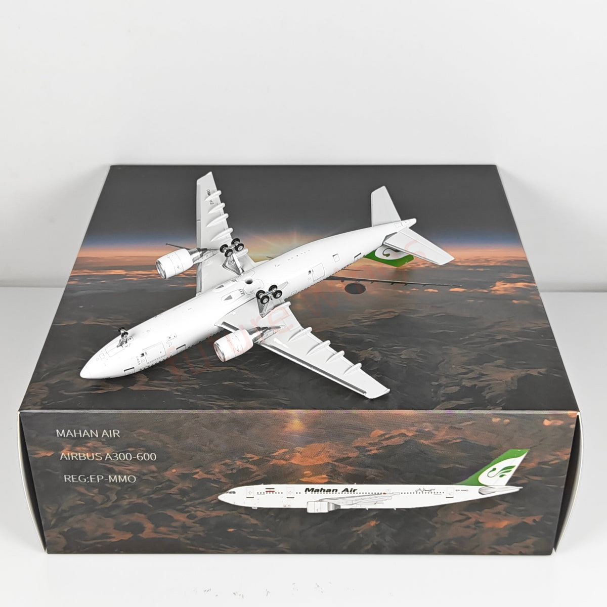 1:400 Yu Model  Mah**** A300-600 EP-MMO Aircraft Model+Free Tractor