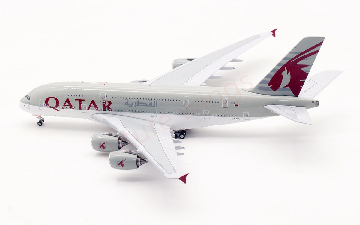1:400 Aviation400 Qatar Airways A380 A7-APE Aircraft Model Free Tractor+Stand
