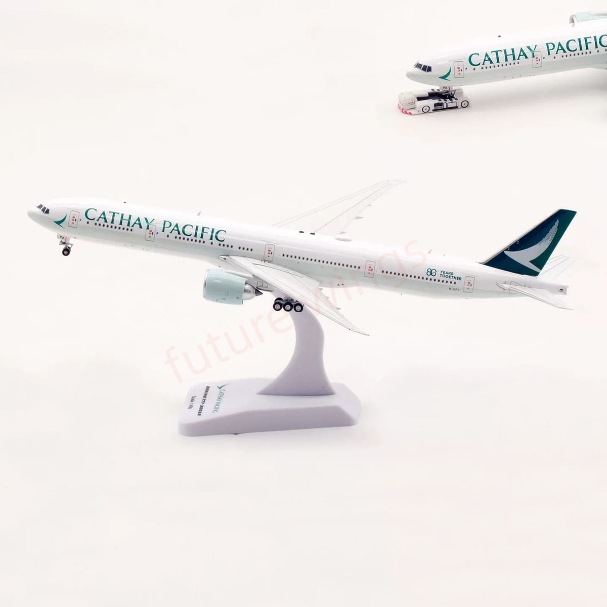 1:400 Aviation400 Cathay Pacific B777-300ER B-KPO Aircraft Model Free Tractor+Stand