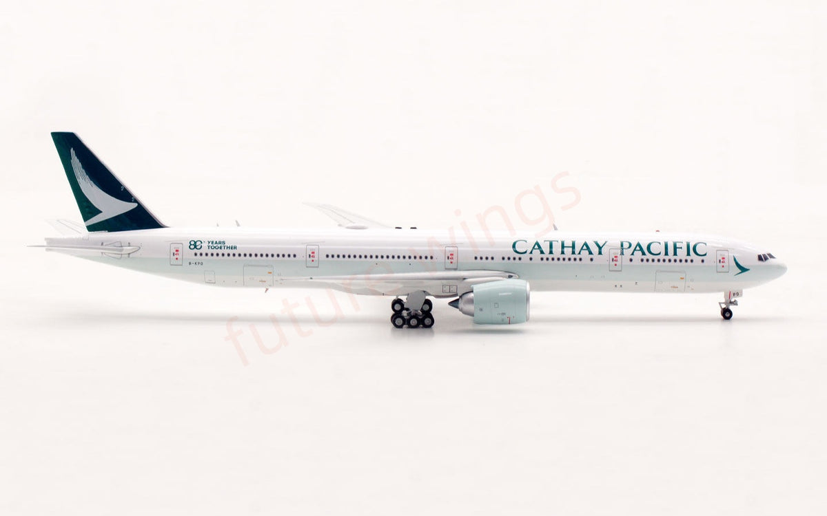 1:400 Aviation400 Cathay Pacific B777-300ER B-KPO Aircraft Model Free Tractor+Stand